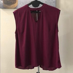 DR2 Top with keyhole detail at neck, XL